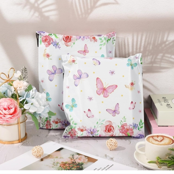 15 ct 10x13 Floral and butterfly polymailers. - Picture 1 of 3